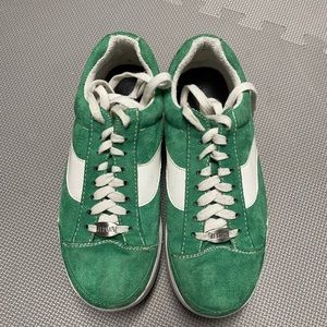 Delia’s size 9 green suede sneakers